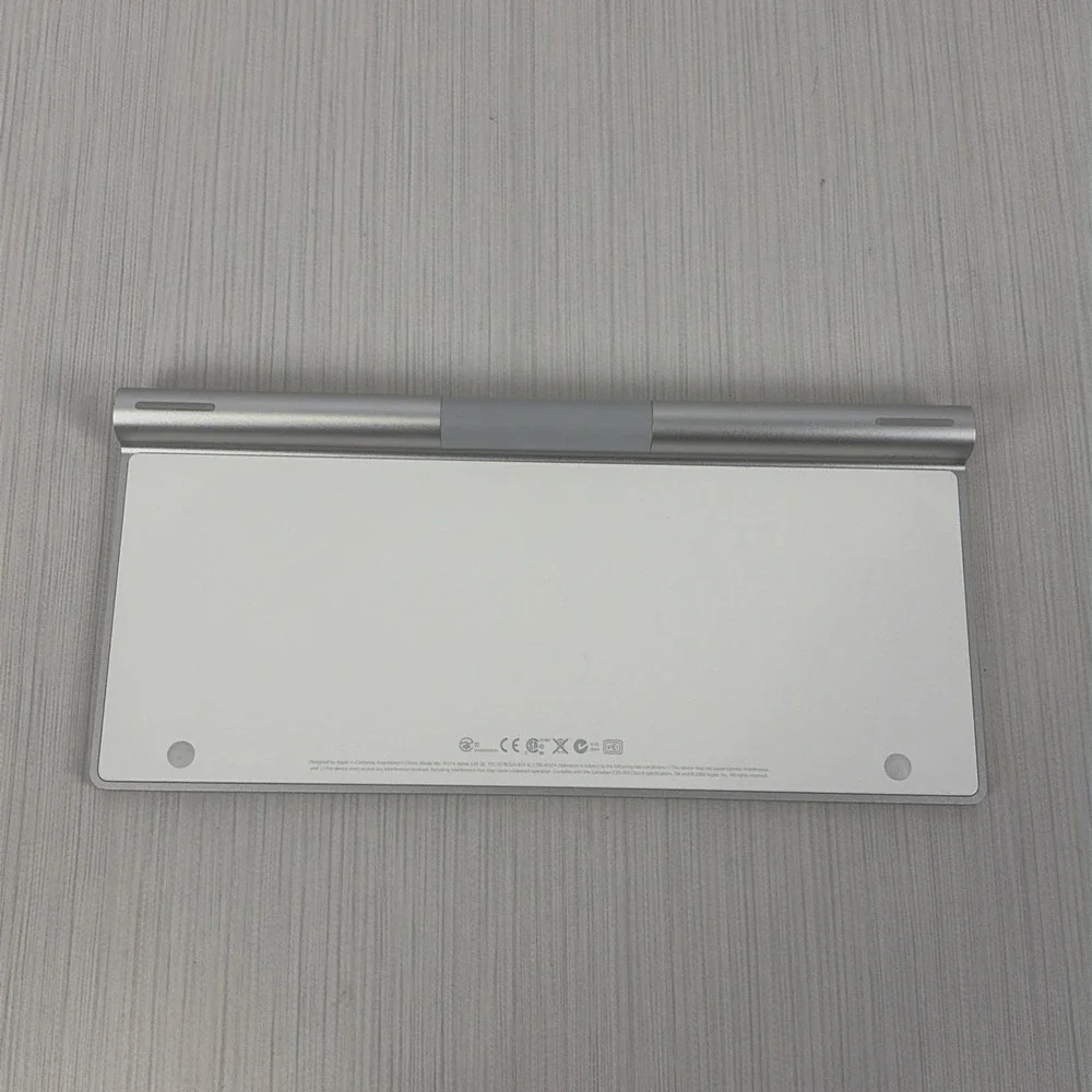 Apple A1314 Bluetooth Wireless Keyboard - MC184LL/B gray tested working great.